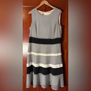 Anne Klein Black and White Patterned Mesh Midi Dress Size 16